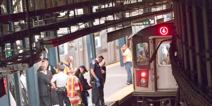 women-killed-train-subway-due-ipad